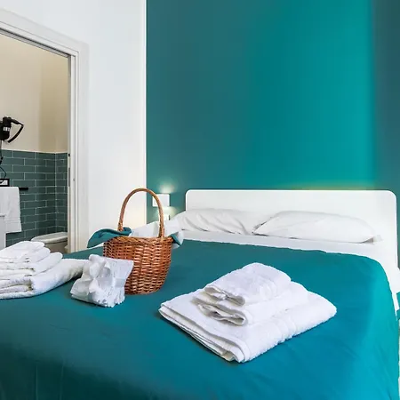 בית הארחה Rua De Mar Chiatamone 4*