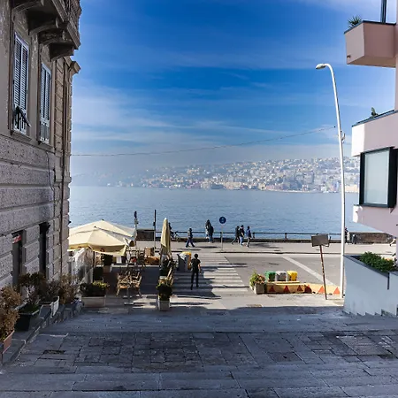 Rua De Mar Chiatamone