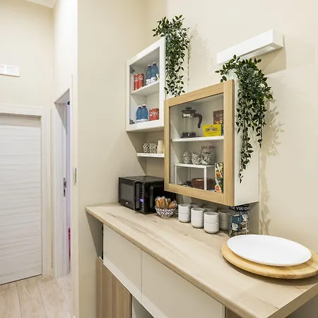 Rua De Mar Chiatamone בית הארחה 4*