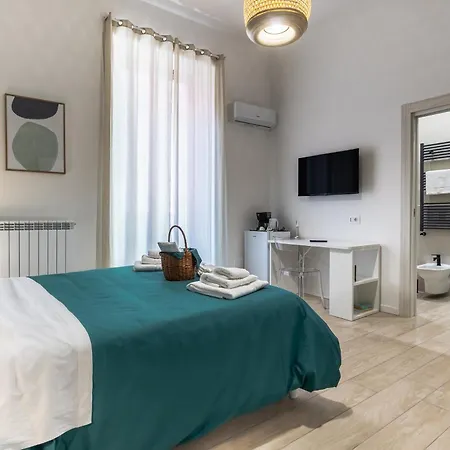 Rua De Mar Chiatamone 4*